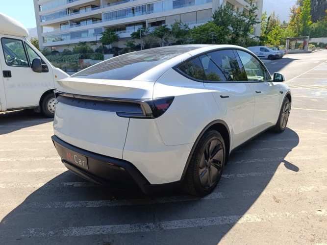 TESLA MODEL Y 2025