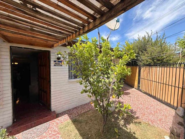 Se vende casa de esquina en Villa la Foresta (130065)
