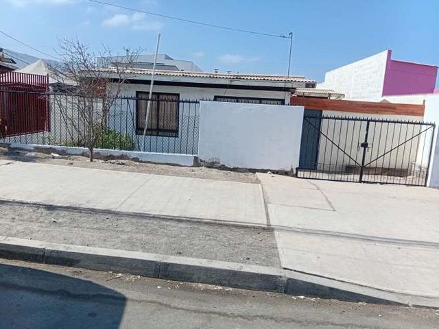 Amplia casa para inversión