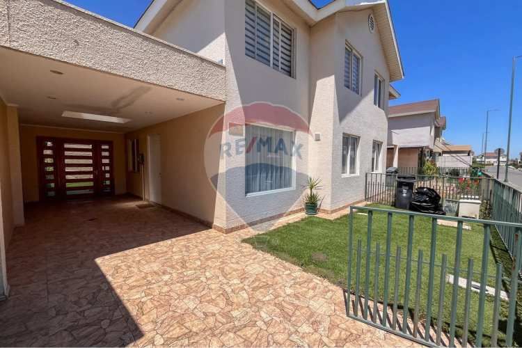 Hermosa e iluminada casa en valle grande