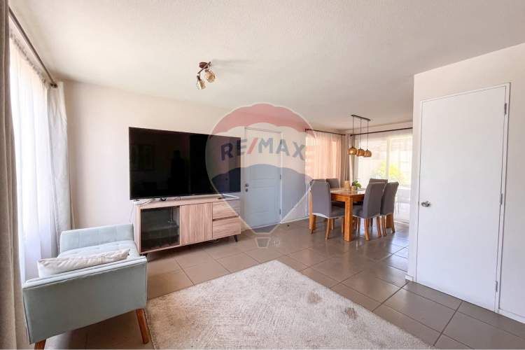 Hermosa e iluminada casa en valle grande