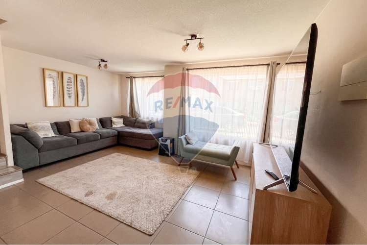 Hermosa e iluminada casa en valle grande