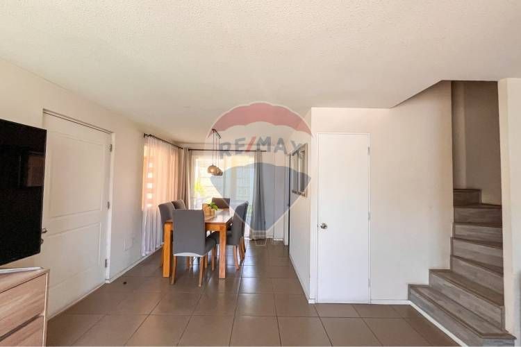 Hermosa e iluminada casa en valle grande