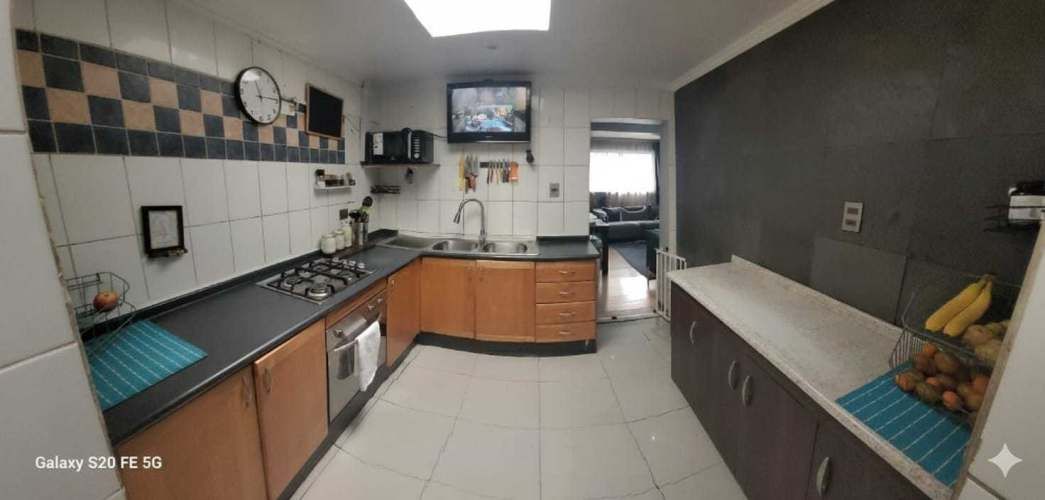 Gran y acogedora casa en sector tranquilo (130180)