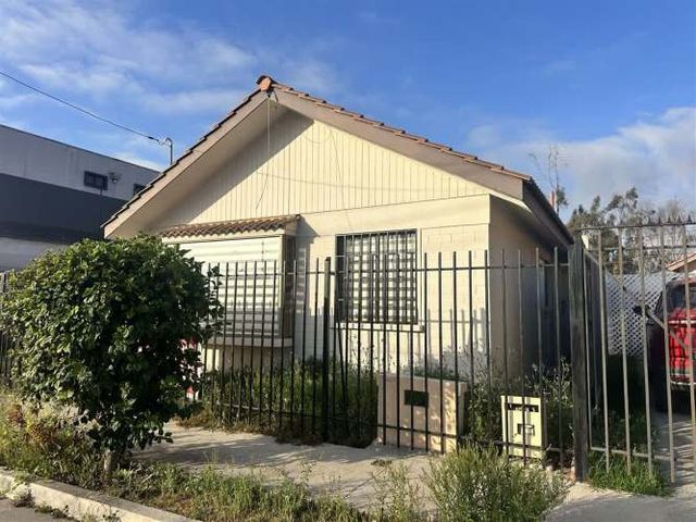 CASA COMODA PROPIEDAD SECTOR RESIDENCIAL CONSOLIDADO EN LA SERENA 3 DORMITORIOS 2 BAÑOS.