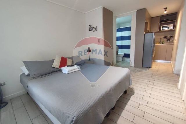 Departamento estudio con balcón a pasos de metro