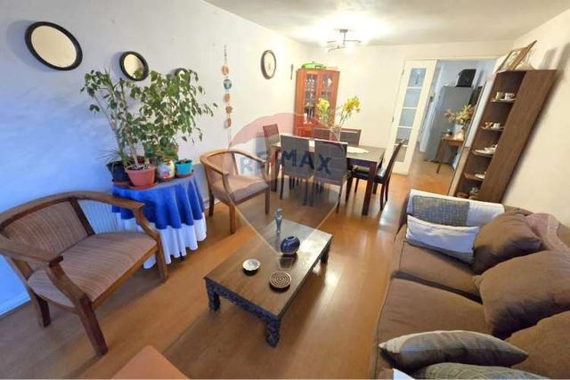 Amplio departamento en venta con estac. y bod.