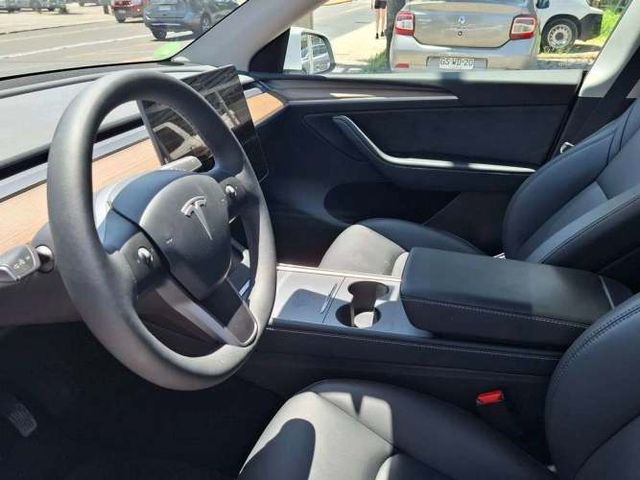 TESLA MODEL Y 2025