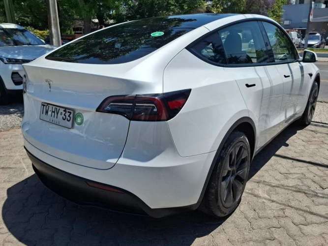 TESLA MODEL Y 2025