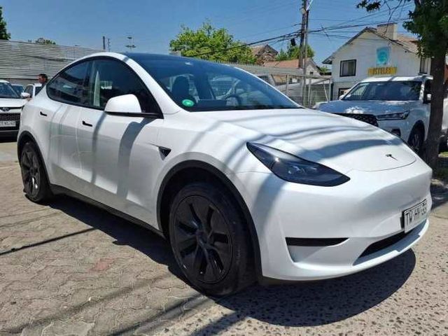 TESLA MODEL Y 2025