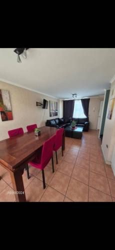 Corredora arrienda casa amoblada