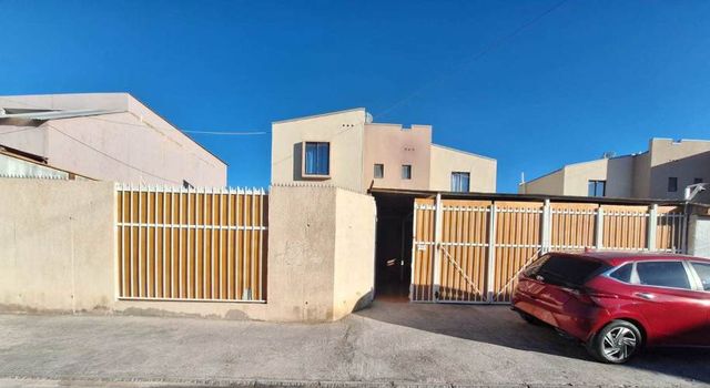 Vendo Casa con amplio Estacionamiento (130218)