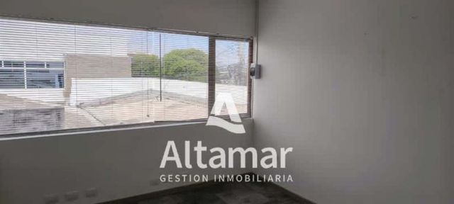 LOCAL COMERCIAL Avenida El Santo con Huanhuali