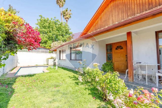 Casa 3d + 2b de 1 piso en pasaje cerrado