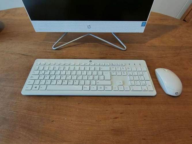 Hp All In One 22 Fullhd Intel Pentium J5040 8gb Ssd Win 11 (Usado)