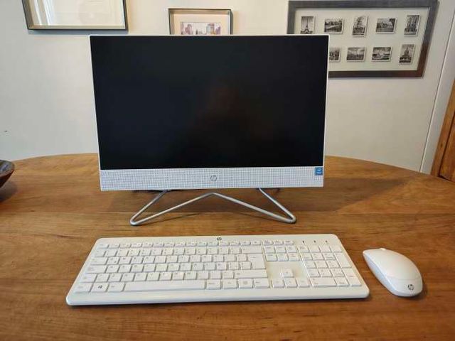 Hp All In One 22 Fullhd Intel Pentium J5040 8gb Ssd Win 11 (Usado)