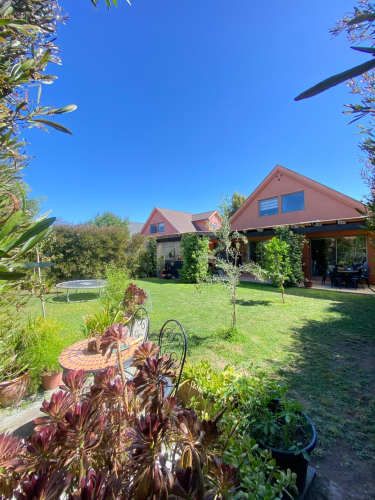 VENTA CASA PROVENZAL SECTOR PARQUE BRISAS NORTE 2 PISOS 3D+3B+ESCRITORIO+TERRAZA CON SECTOR AMBIENTADO PARA QUINCHO, COLEGIOS HIGHLANDS, CABO DE HORNOS