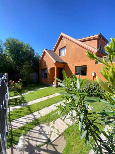 VENTA CASA PROVENZAL SECTOR PARQUE BRISAS NORTE 2 PISOS 3D+3B+ESCRITORIO+TERRAZA CON SECTOR AMBIENTADO PARA QUINCHO, COLEGIOS HIGHLANDS, CABO DE HORNOS