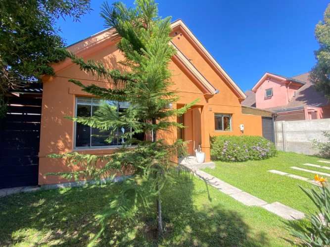 VENTA CASA PROVENZAL SECTOR PARQUE BRISAS NORTE 2 PISOS 3D+3B+ESCRITORIO+TERRAZA CON SECTOR AMBIENTADO PARA QUINCHO, COLEGIOS HIGHLANDS, CABO DE HORNOS