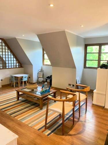 VENTA CASA ESTILO INGLÉS FRENTE AL SANTIAGO COLLEGE, LOS TRAPENSES