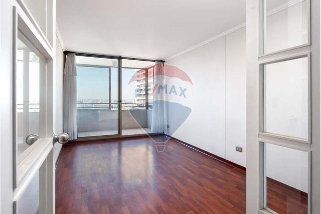 Iluminado departamento a pasos del metro ñuñoa