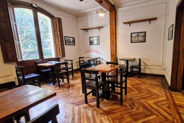 Hotel y local a pasos del metro santa lucía