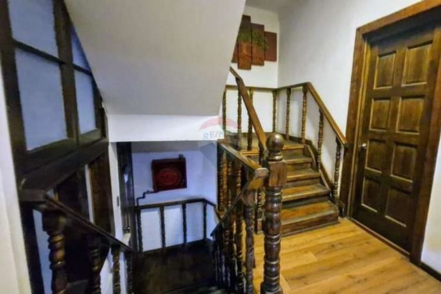 Hotel y local a pasos del metro santa lucía