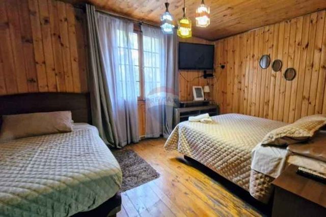 Hotel y local a pasos del metro santa lucía