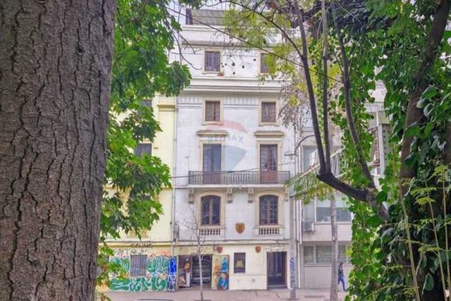 Hotel y local a pasos del metro santa lucía