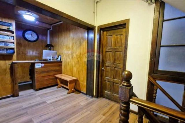 Hotel y local a pasos del metro santa lucía