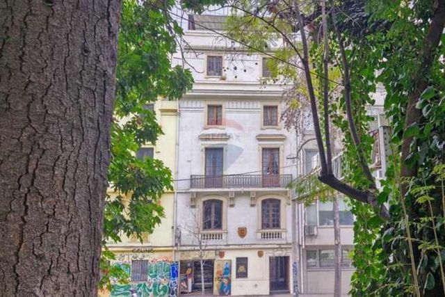 Hotel y local a pasos del metro santa lucía