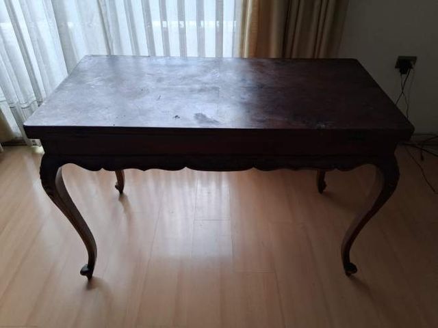 Mesa antigua extensible