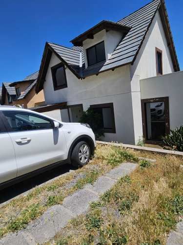 CASA 3 HABIT 3 BAÑOS CONDOMINIO PUERTA VERDE LA FLORIDA