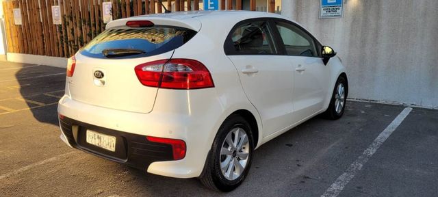 Kia Rio 5 EX Full año 2017