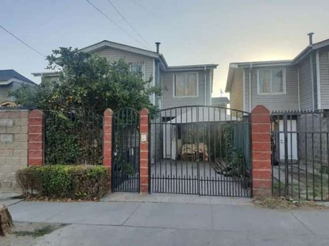 CASA EN CALLE PIEDRA ROJA CON AV. LAS TORRES QUILICURA