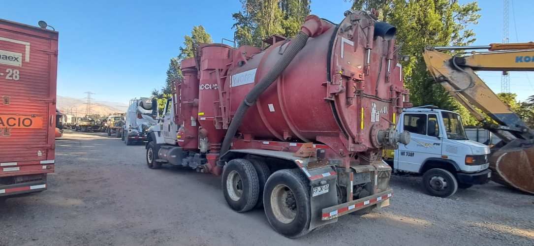 CAMION CON EQUIPO DE ASPIRADO Marca INTERNATIONA Modelo 7600 Año 2013