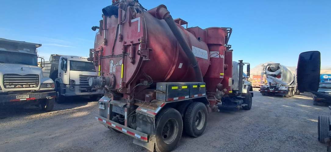 CAMION CON EQUIPO DE ASPIRADO Marca INTERNATIONA Modelo 7600 Año 2013