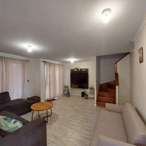 SE ARRIENDA HERMOSA Y AMPLIA CASA SECTOR COSTA LAGUNA, SIN AMOBLAR