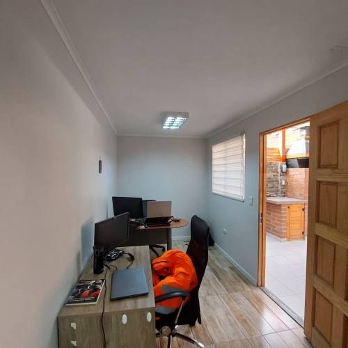 SE ARRIENDA HERMOSA Y AMPLIA CASA SECTOR COSTA LAGUNA, SIN AMOBLAR