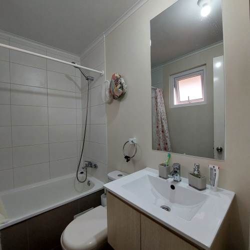 SE ARRIENDA HERMOSA Y AMPLIA CASA SECTOR COSTA LAGUNA, SIN AMOBLAR