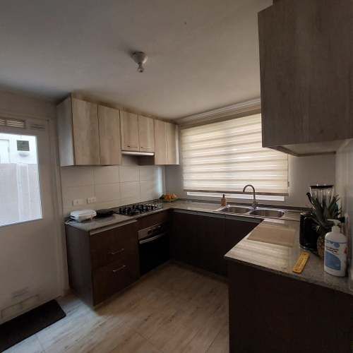 SE ARRIENDA HERMOSA Y AMPLIA CASA SECTOR COSTA LAGUNA, SIN AMOBLAR