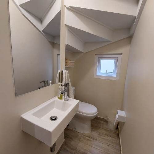 SE ARRIENDA HERMOSA Y AMPLIA CASA SECTOR COSTA LAGUNA, SIN AMOBLAR