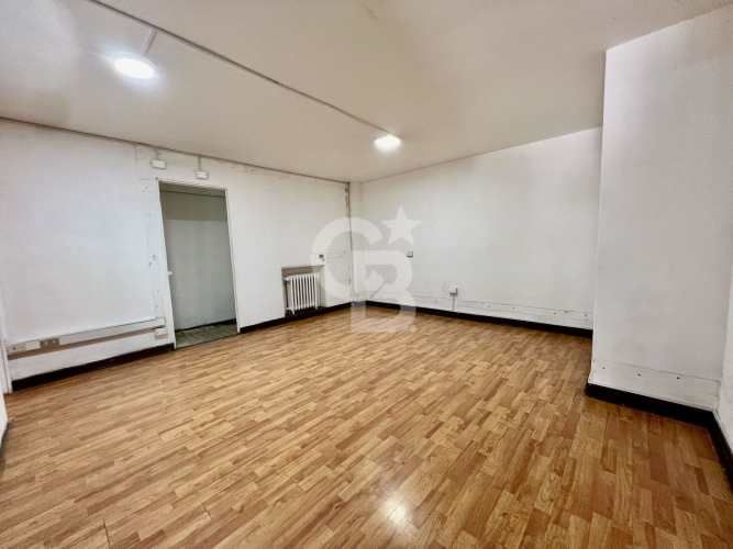 Gran casa comercial a pasos de Providencia