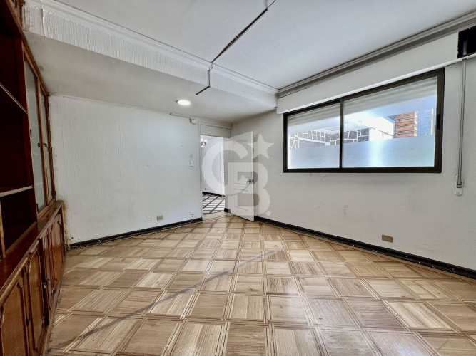 Gran casa comercial a pasos de Providencia