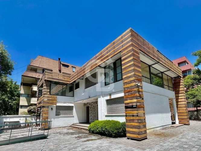 Gran casa comercial a pasos de Providencia