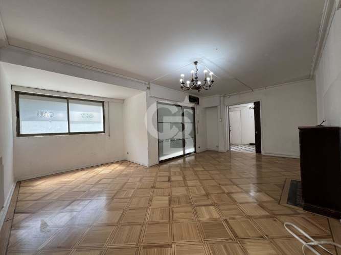 Gran casa comercial a pasos de Providencia