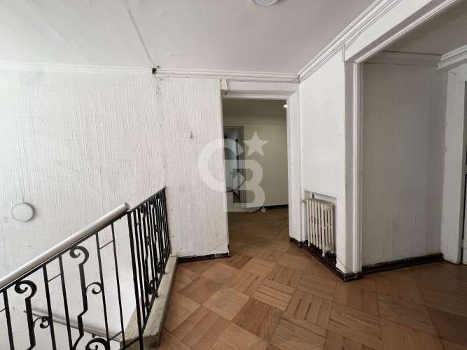 Gran casa comercial a pasos de Providencia