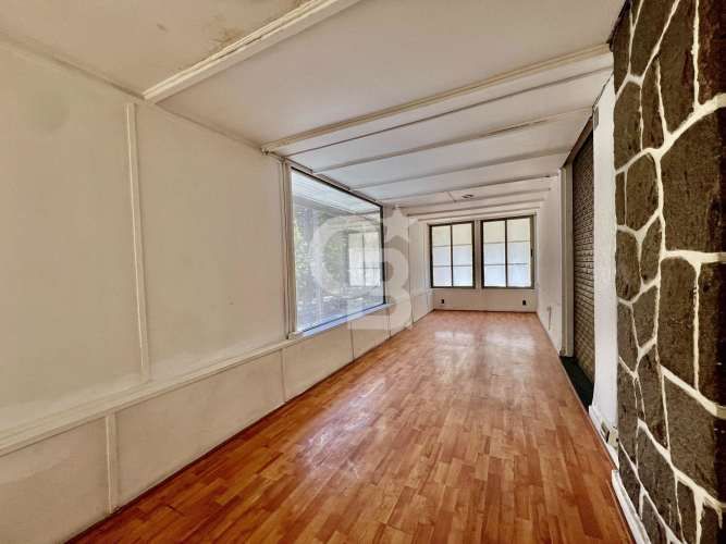 Gran casa comercial a pasos de Providencia