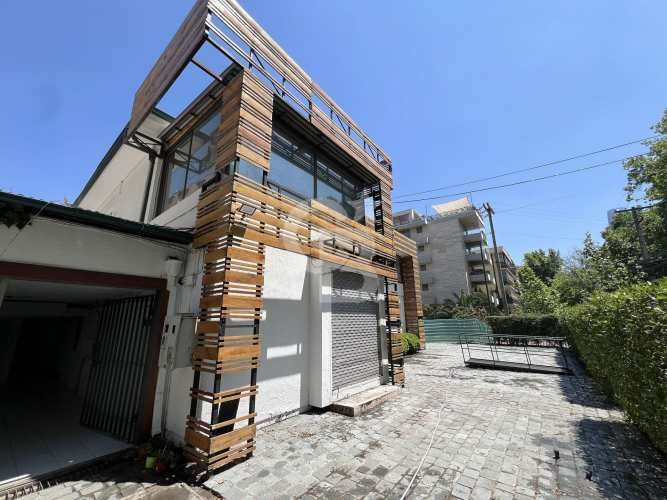 Gran casa comercial a pasos de Providencia