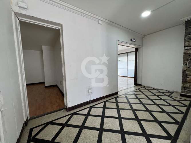 Gran casa comercial a pasos de Providencia